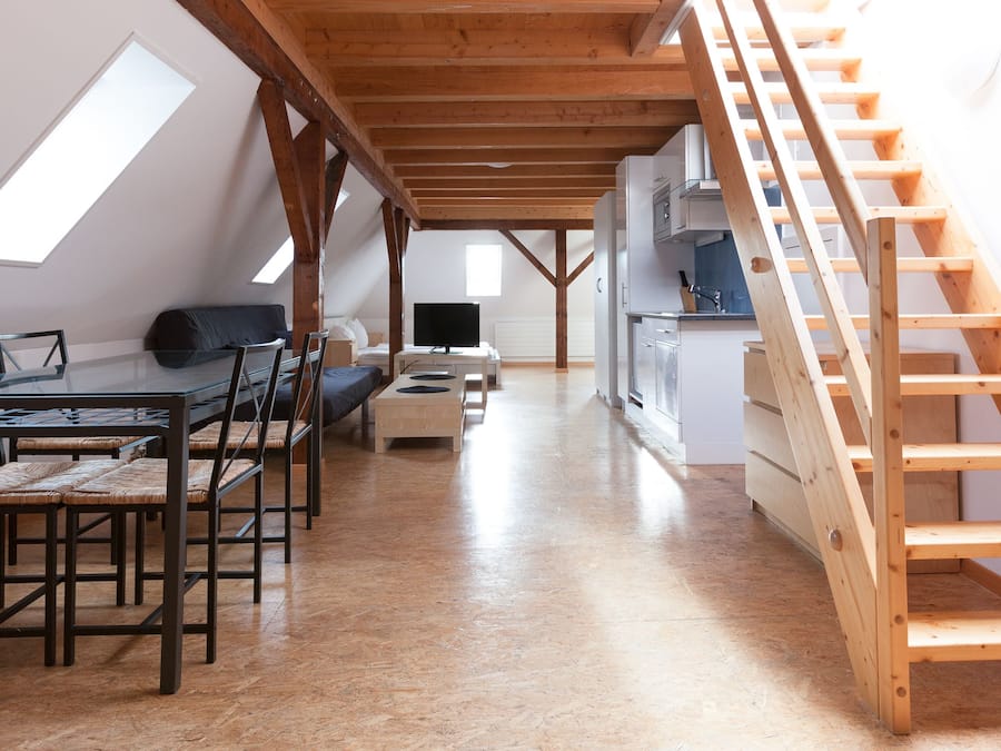 Deluxe-Apartment | Wohnbereich | Flachbildfernseher, DVD-Player