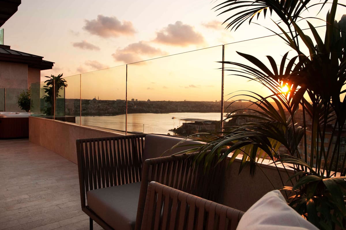 Suite, Terrace (Golden Horn View) | Tempur-Pedic beds, minibar, in-room safe, desk