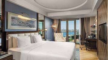 Executive Room (Golden Horn Vw) | Tempur-Pedic beds, minibar, in-room safe, desk