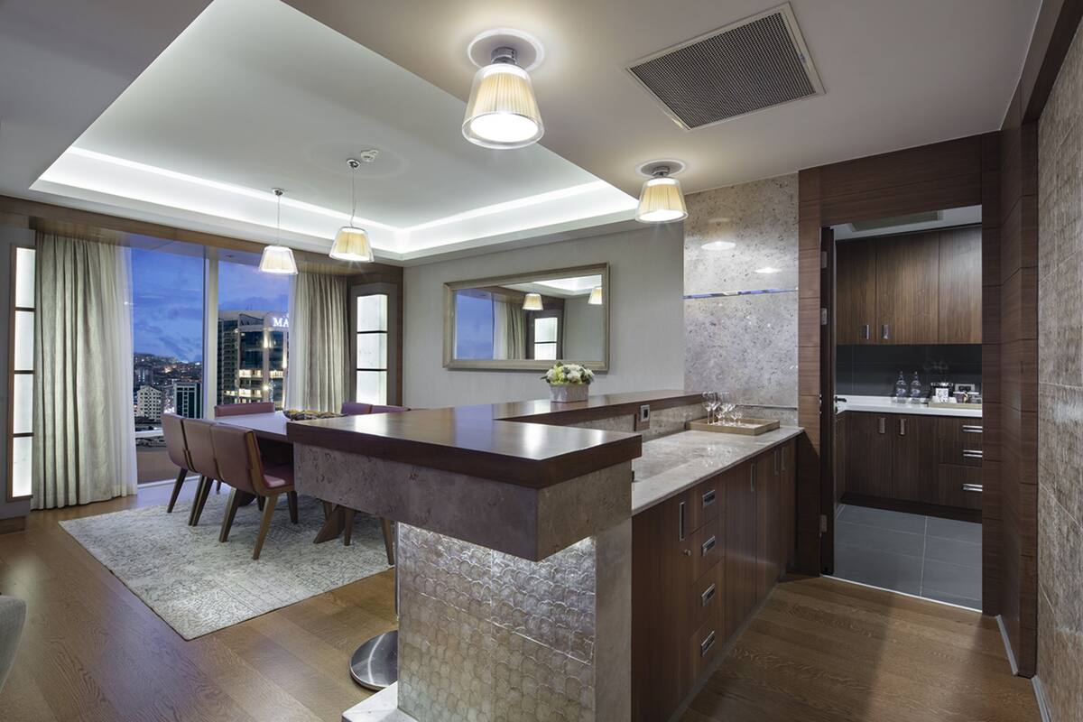 presidential suite, 1 bedroom | private kitchen | coffee/tea maker, electric kettle