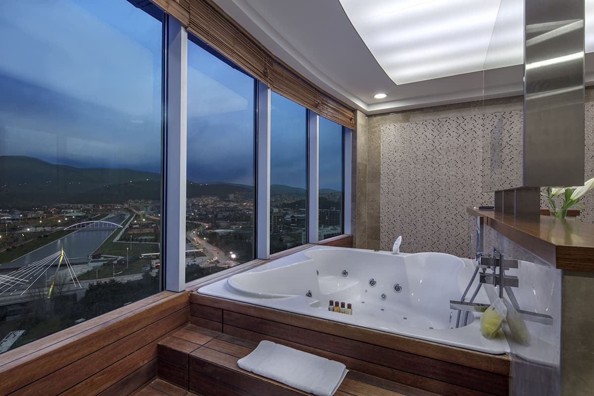 presidential suite, 1 bedroom | bathroom | combined shower/bathtub, free toiletries, hair dryer, towels