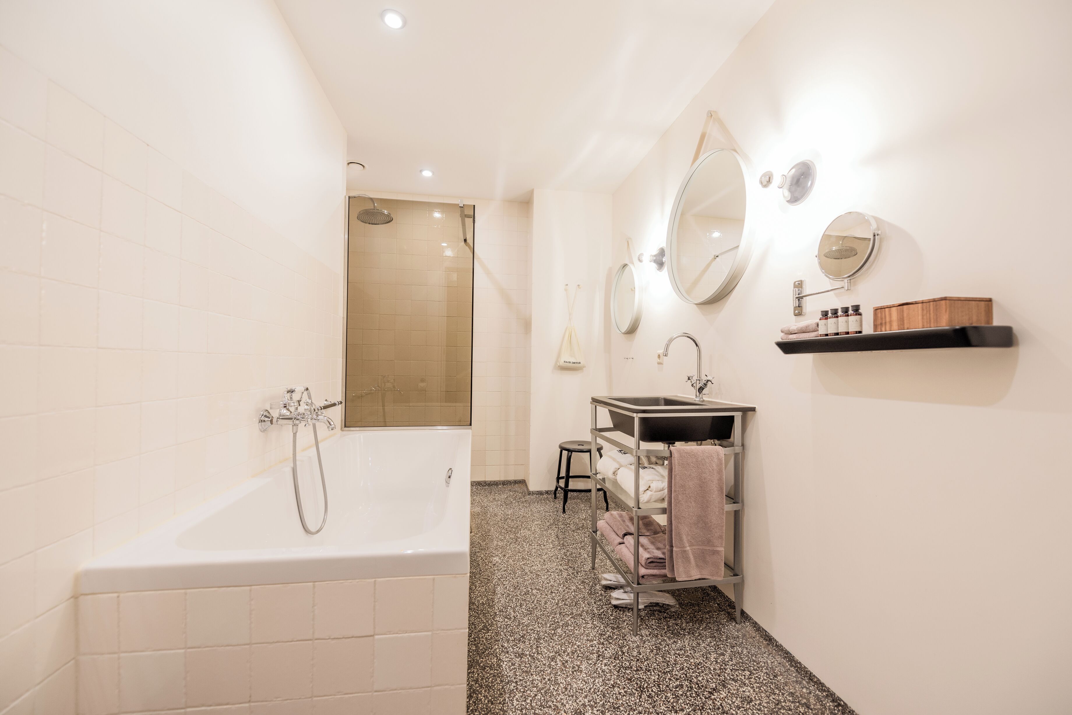 superior double or twin room | bathroom | shower, free toiletries, hair dryer, bathrobes