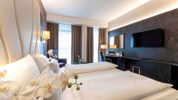Premium Room, 1 Double Bed | In-room safe, individually furnished, desk, blackout drapes