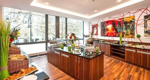 매일 뷔페 아침 식사(1인당 EUR 19)