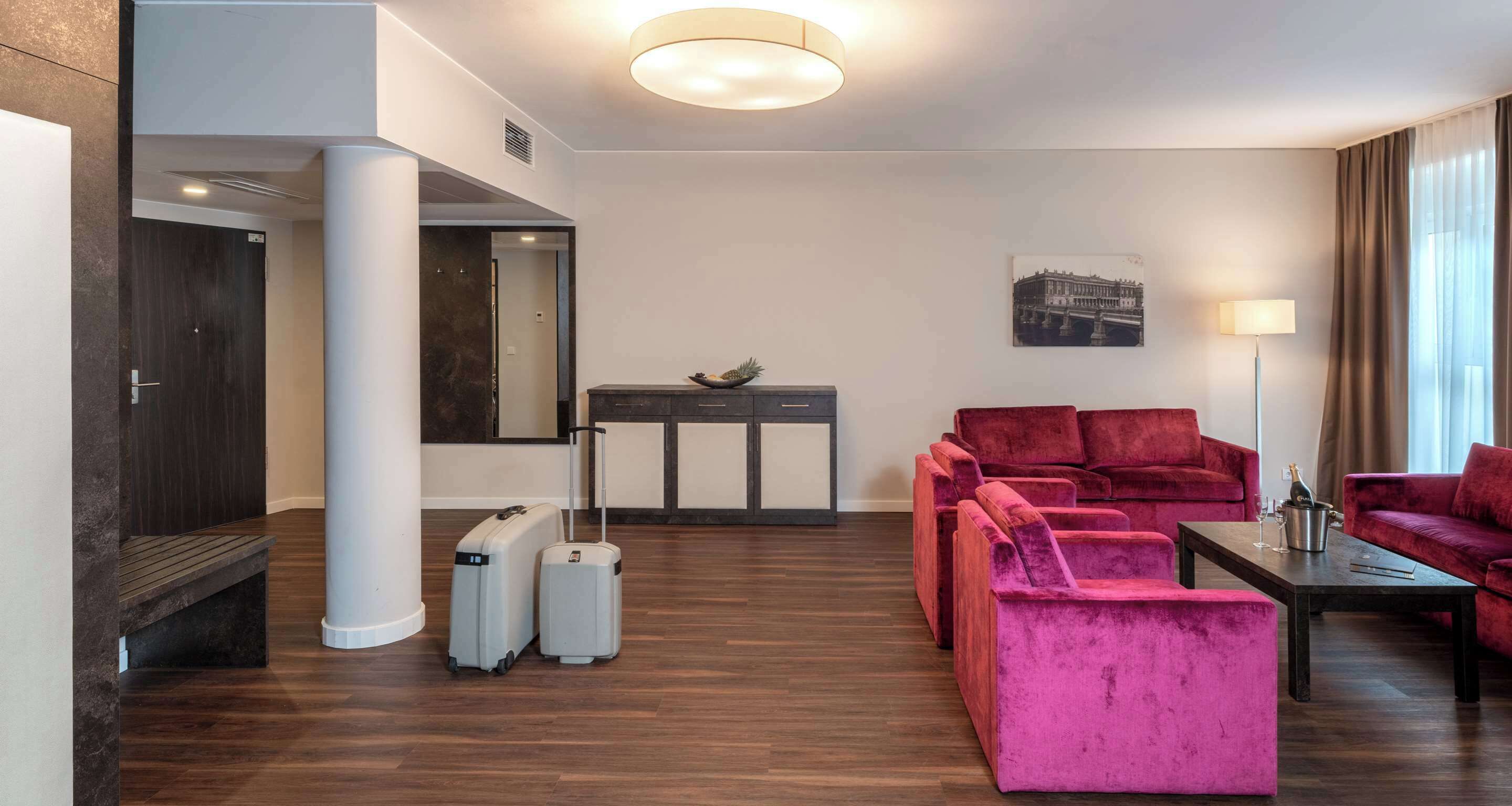 suite, 1 queen bed (quiet location;separate living room) | in-room safe, individually furnished, desk, blackout curtains