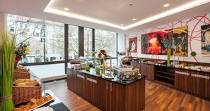 Frokostbuffé hver dag (EUR 19 per person)