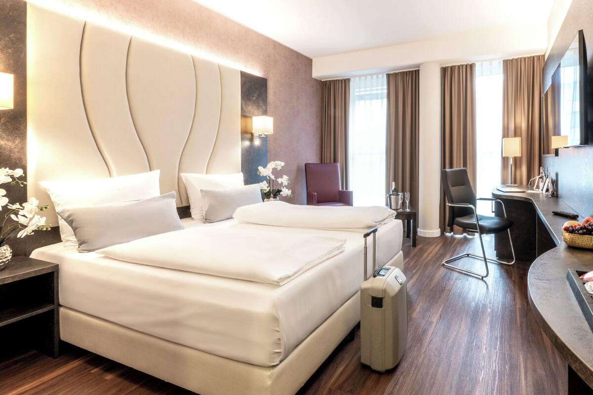 Premium Double Room | In-room safe, desk, laptop workspace, blackout curtains