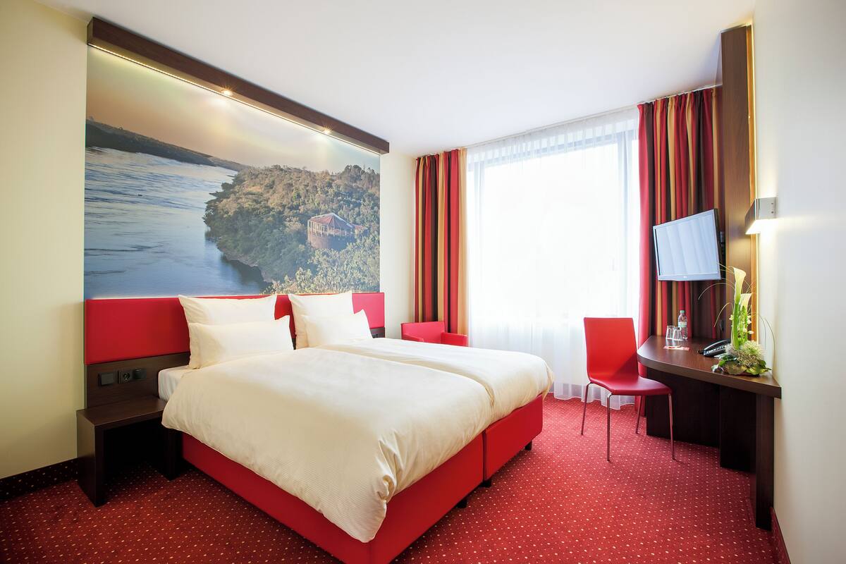 Comfort Single Room | In-room safe, desk, laptop workspace, blackout curtains