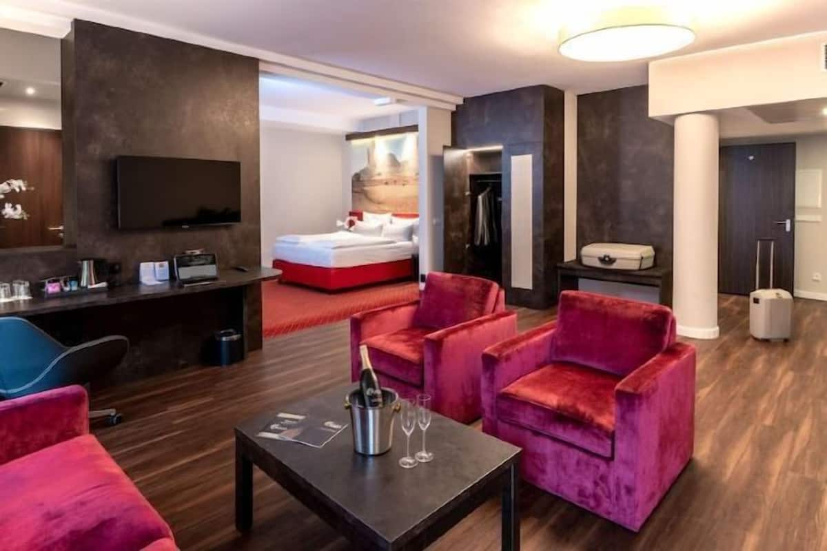 In-room safe, individually furnished, desk, blackout curtains