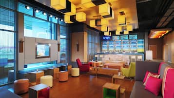 2 bars/lounges, cocktail bar