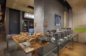 Desayuno buffet todos los días (con cargo)