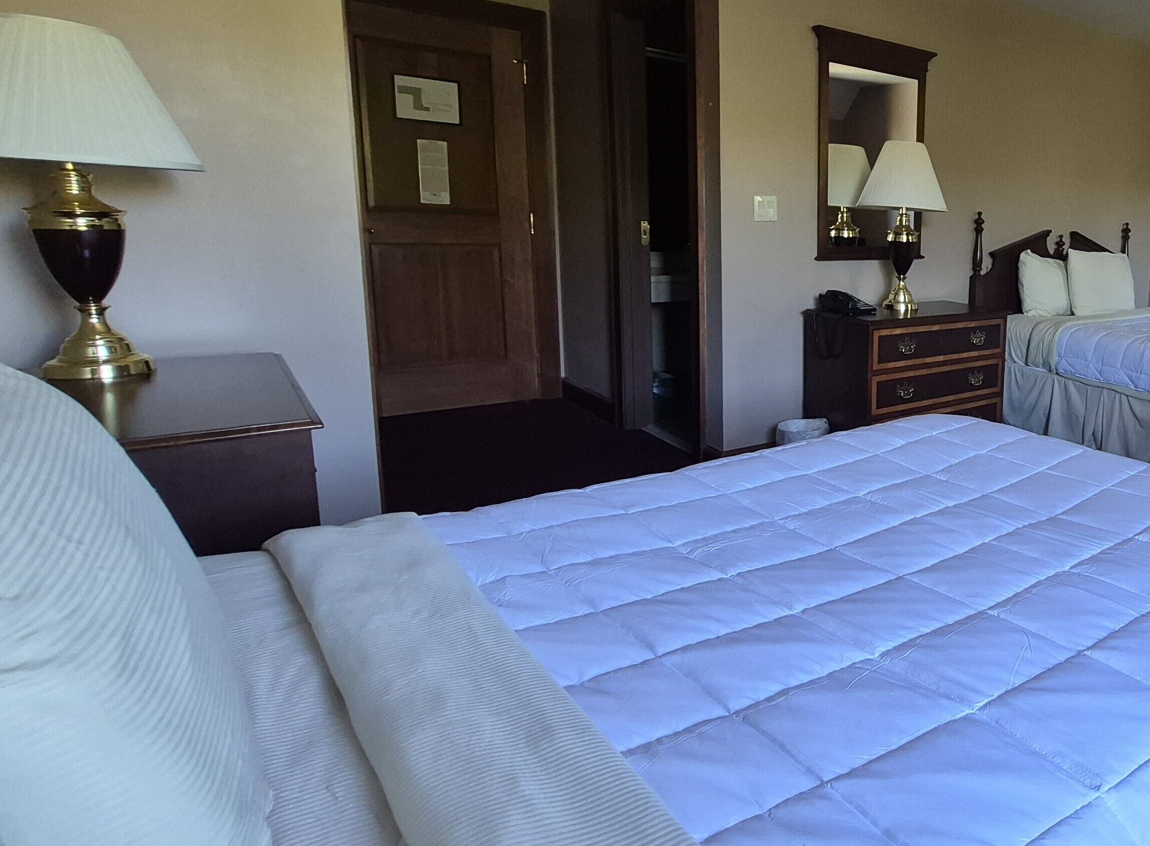 Standard dubbelrum - 2 dubbelsängar | Mörkläggningsgardiner, strykjärn/strykbräda, gratis wi-fi och sängkläder