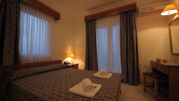 Studio, Sea View | In-room safe, iron/ironing board, free WiFi, bed sheets