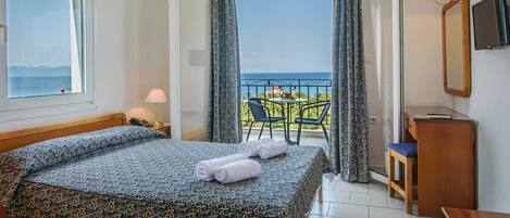 Studio, uitzicht op zee | Een kluis op de kamer, een strijkplank/strijkijzer, gratis wifi