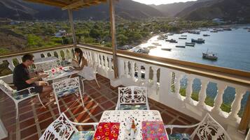 Breakfast, lunch, dinner served; beach views