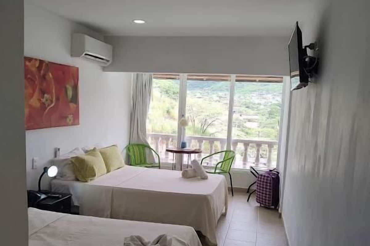 Tallelokero huoneessa, pimennysverhot, ilmainen Wi-Fi, vuodevaatteet