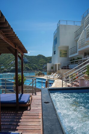 Outdoor pool - Bahía Taganga Hotel (Santa Marta)