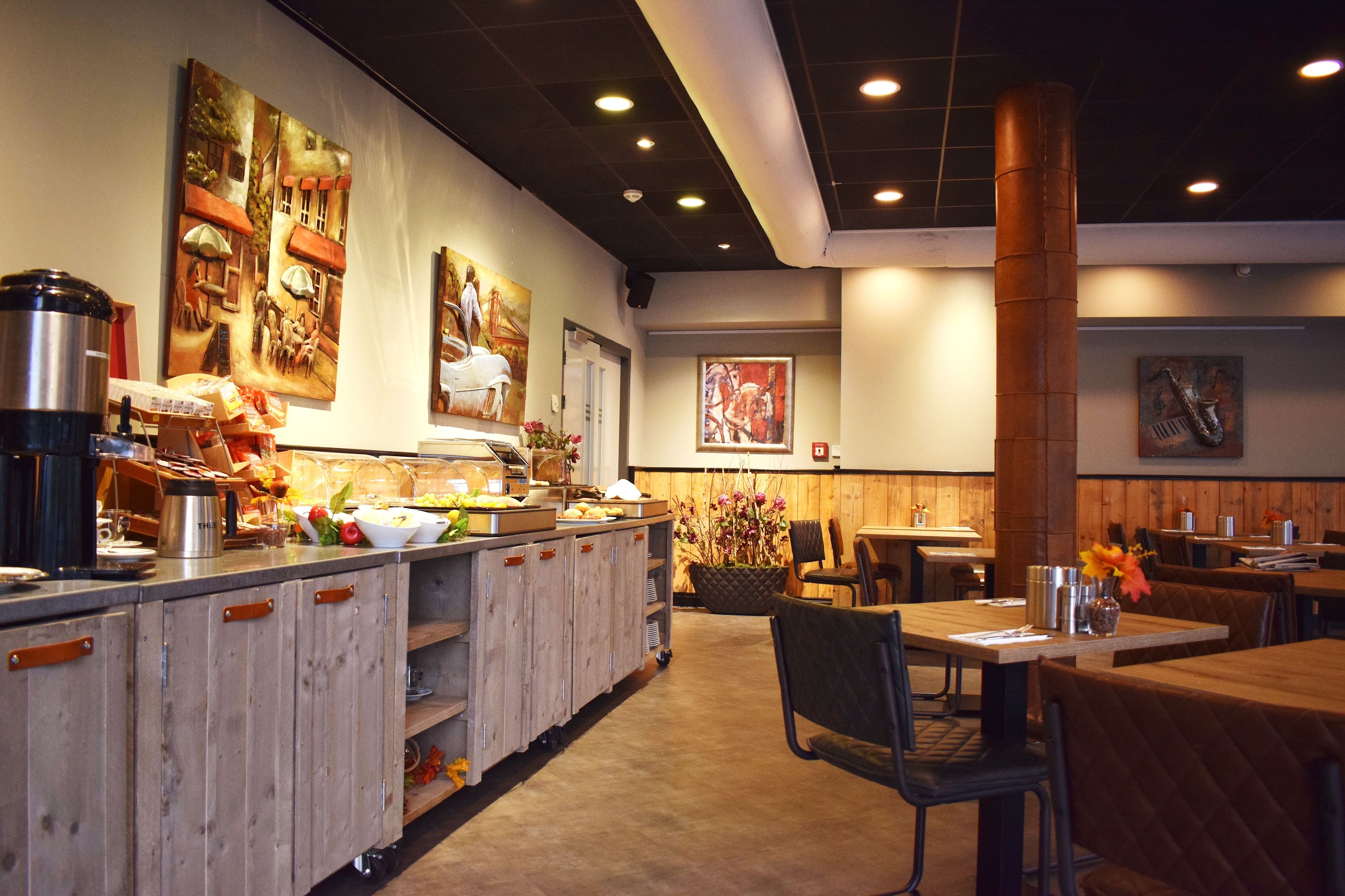 Daily buffet breakfast (EUR 16.00 per person)