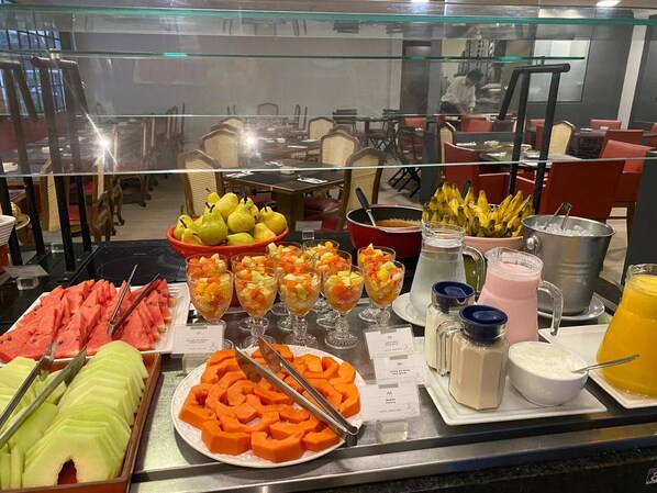 Petit déjeuner buffet servi tous les jours en supplément