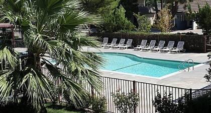 Americas Best Value Inn & Suites Lancaster
