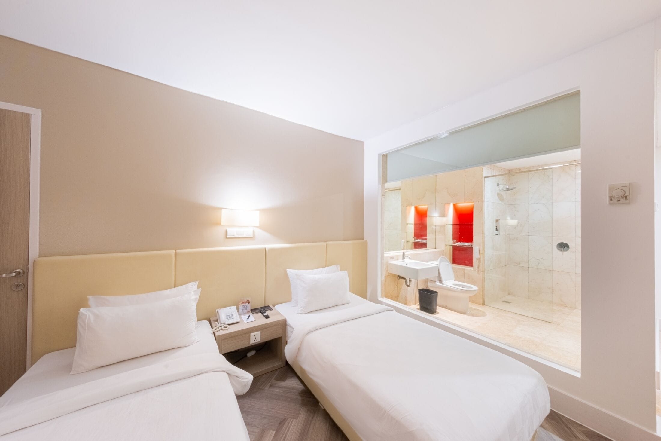 Executive Twin Room | Minibar, in-room safe, desk, soundproofing