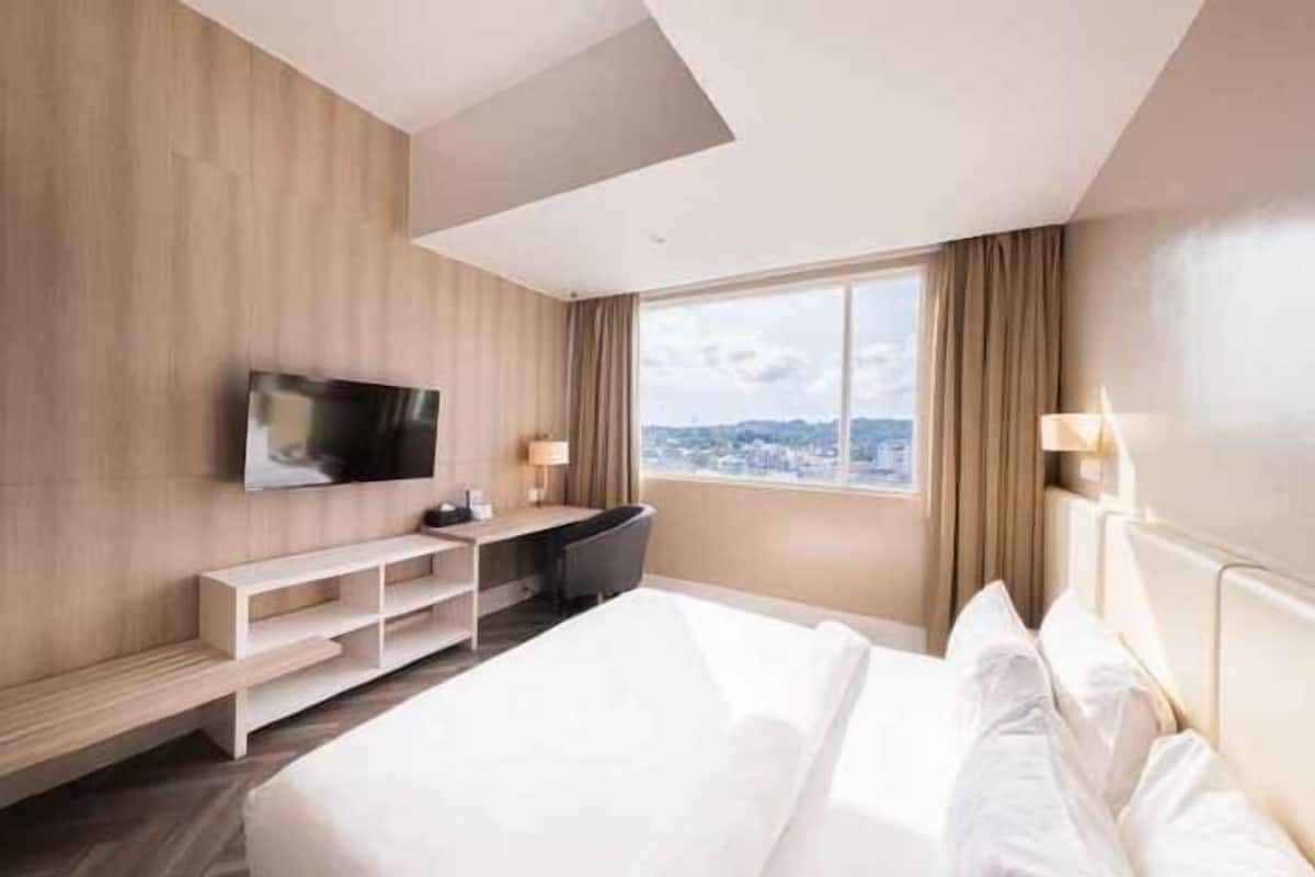 1 soveværelse, minibar, pengeskab på værelset, skrivebord