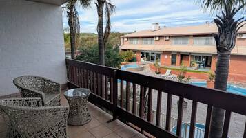 Deluxe-Zimmer, 1 Queen-Bett | Terrasse/Patio