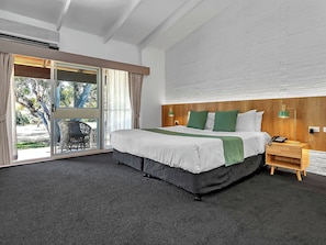 Premium Room, 1 Katil Kelamin (Double), Golf View | Tilam berlapik, seterika/papan seterika, katil bayi/kot (surcaj) 
