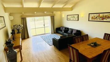 Pillowtop-Betten, BĂŒgeleisen/BĂŒgelbrett, Babybetten, Zustellbetten