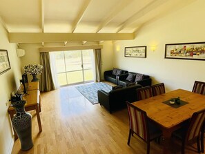 舒適加層、熨斗/熨衣板、搖籃/嬰兒床、折疊床/加床