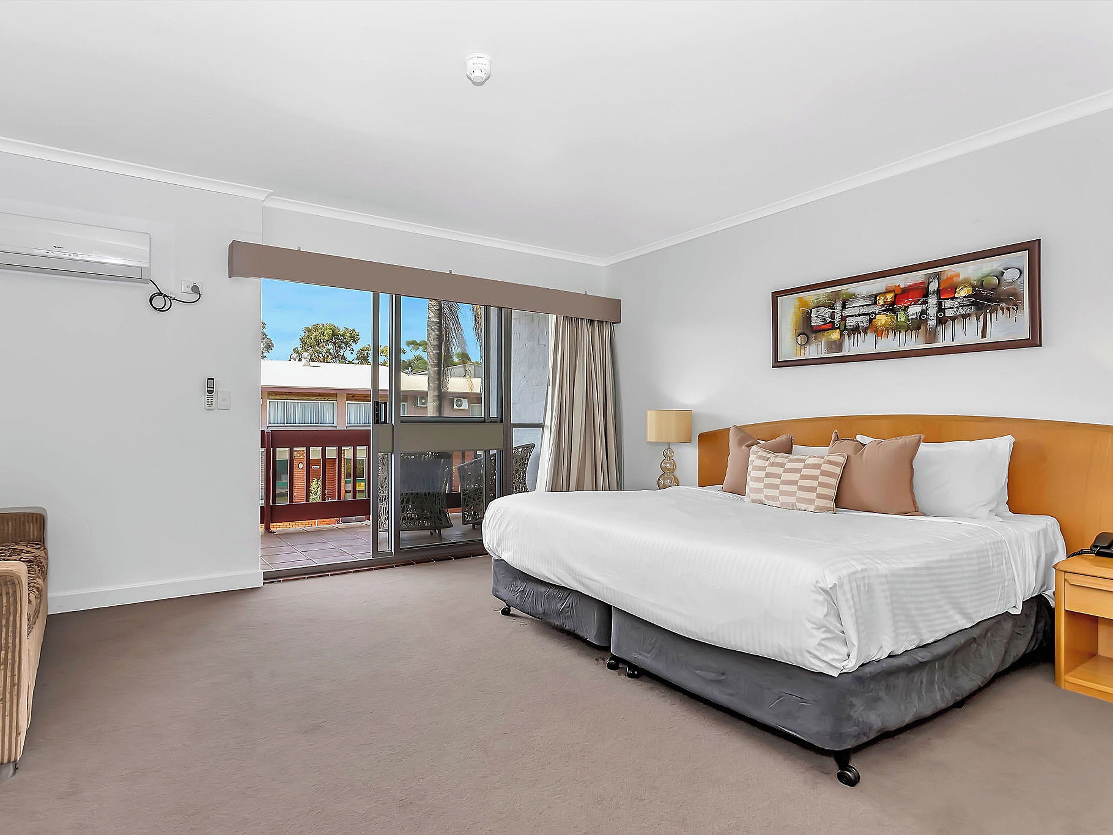 Pillowtop-patjalliset sängyt, silitysrauta/-lauta, vauvansängyt