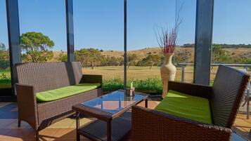 Garden views, serves lunch and dinner