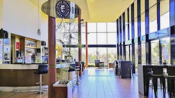 Se ofrece un desayuno a la carta (25 AUD por persona)