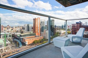 Hypo-allergenic bedding, in-room safe, laptop workspace - Urban Residences (Rotterdam)