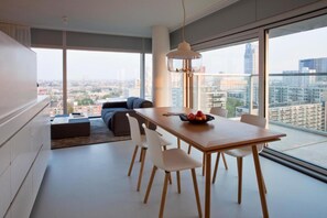 Studio, Corner | Hypo-allergenic bedding, in-room safe, laptop workspace, blackout drapes - Urban Residences (Rotterdam)