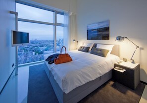 Hypo-allergenic bedding, in-room safe, laptop workspace, blackout drapes