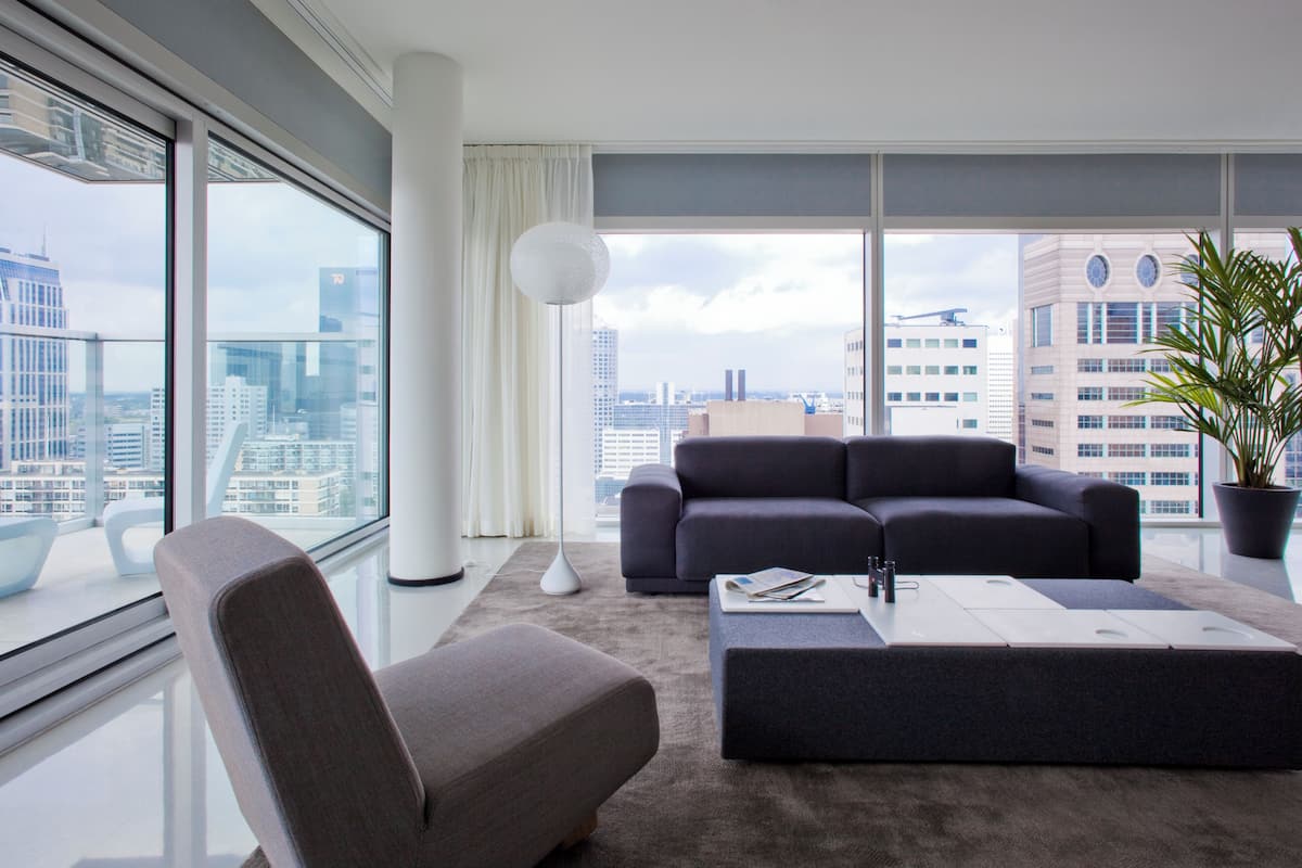 Hypo-allergenic bedding, in-room safe, laptop workspace