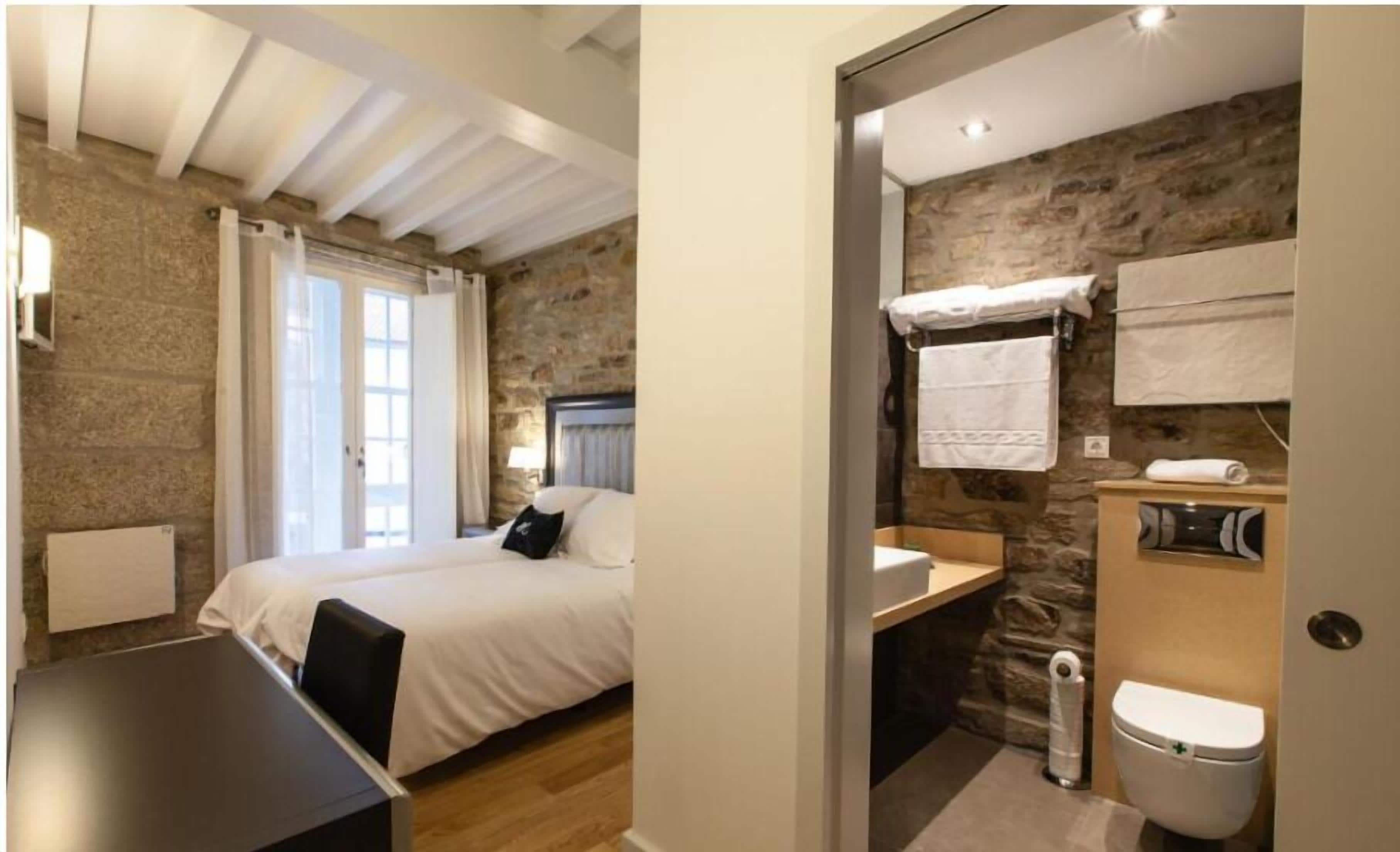 Phòng 2 giường đơn Tiêu chuẩn | Nệm có lớp đệm bông, trang trí khác biệt 