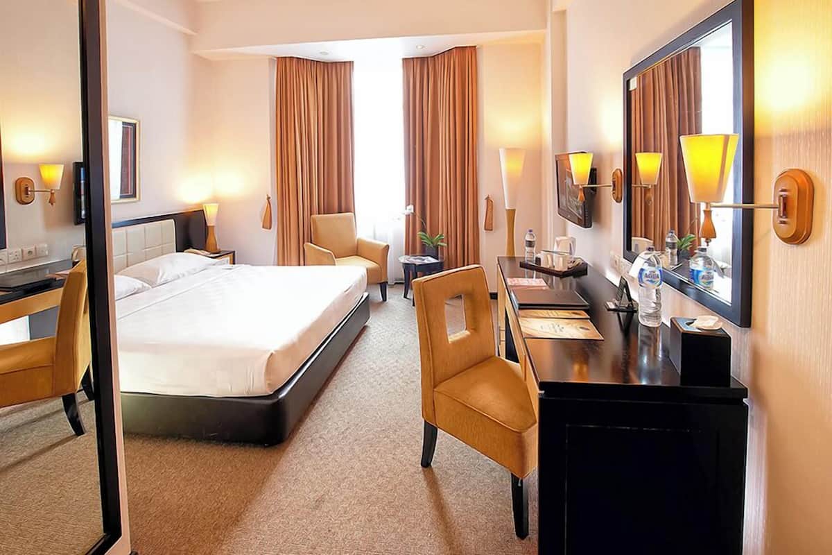 Superior Room | 1 bedroom, minibar, in-room safe, desk