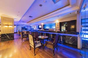 3 restaurants, lunch, dinner served; Asian cuisine