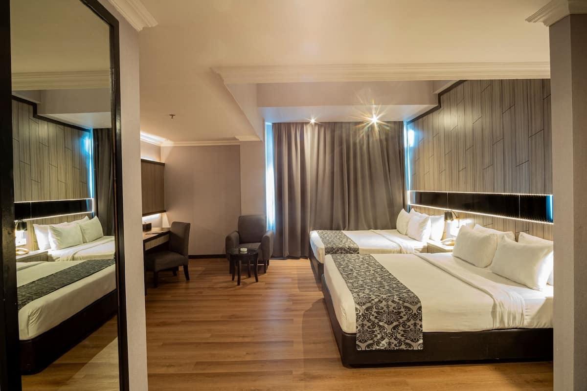 Family Room | 1 bedroom, minibar, in-room safe, desk