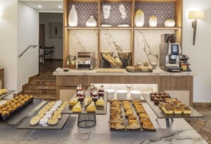 TĂ€gliches FrĂŒhstĂŒcksbuffet gegen GebĂŒhr