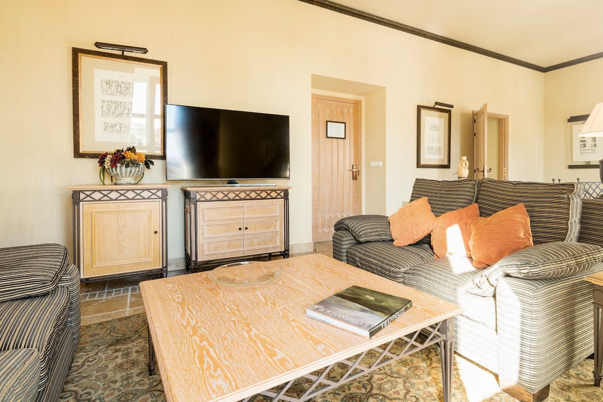 junior studio suite | 1 bedroom, minibar, in-room safe, desk