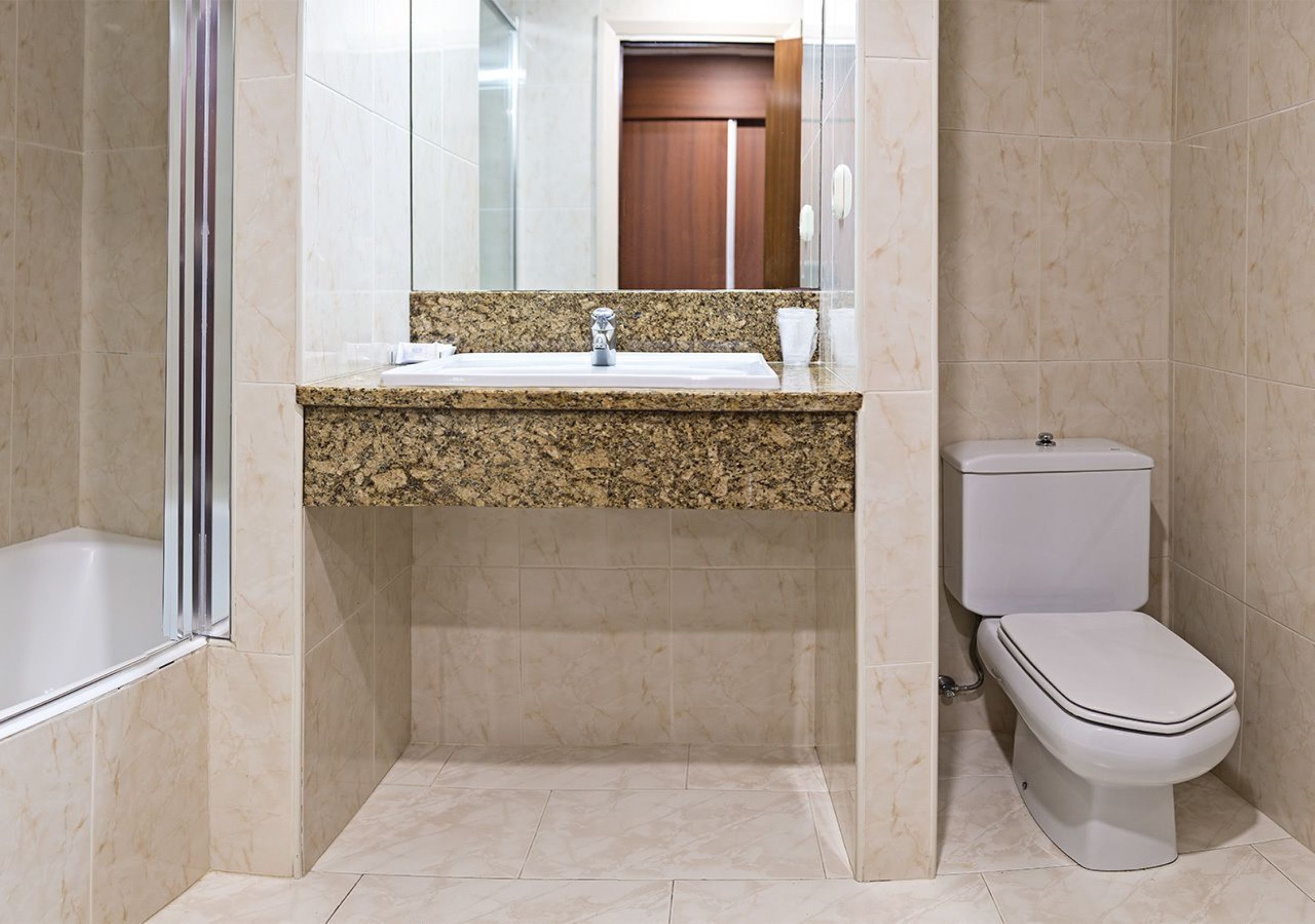 shower, free toiletries, bidet, towels