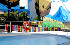 Children’s play area – outdoor