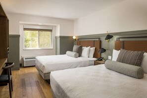 Escritorio, wifi gratis, ropa de cama