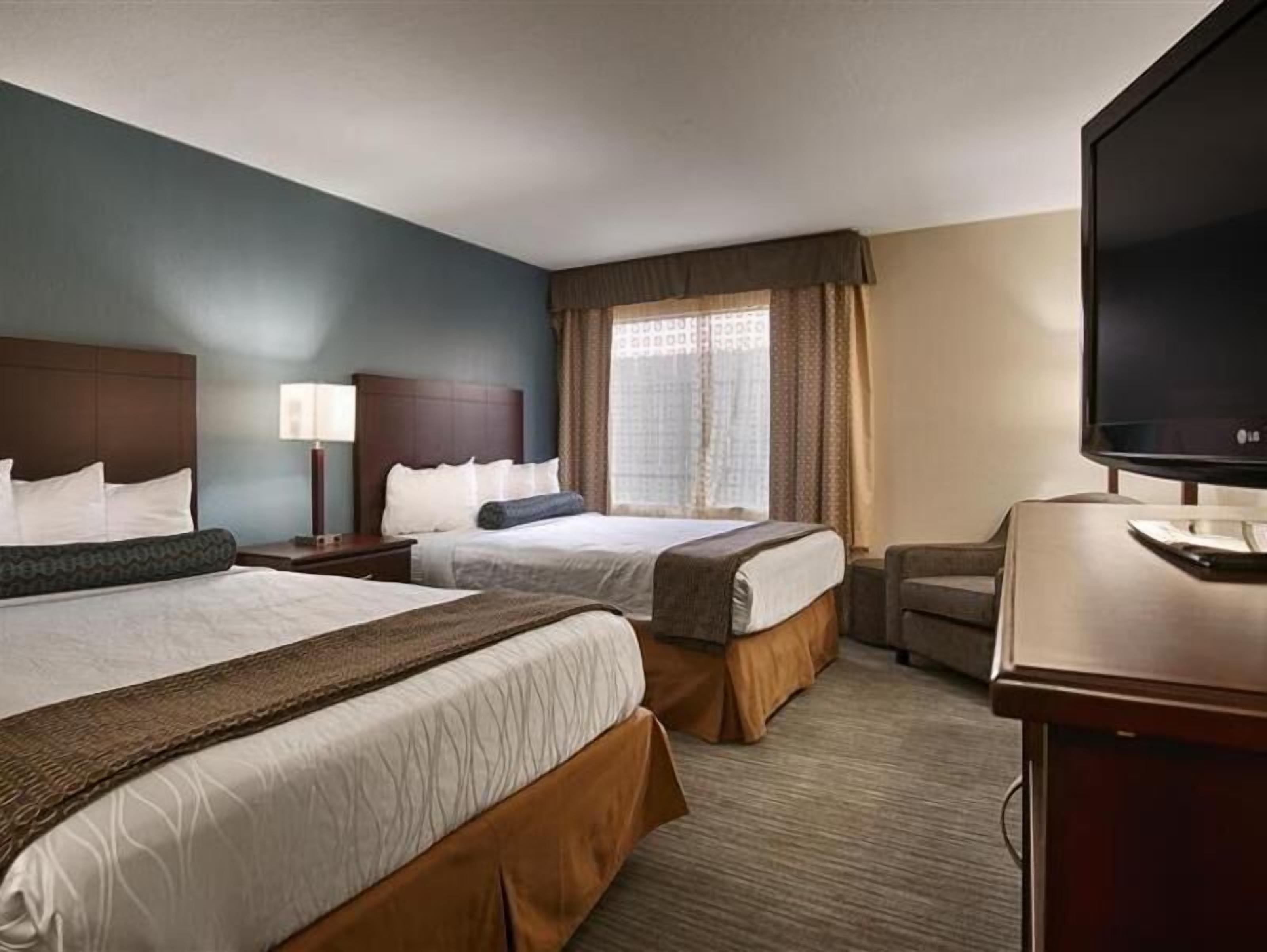 Pillow-top beds, desk, iron/ironing board, free WiFi