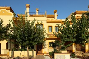 Duplex, 3 Bedrooms | Street view