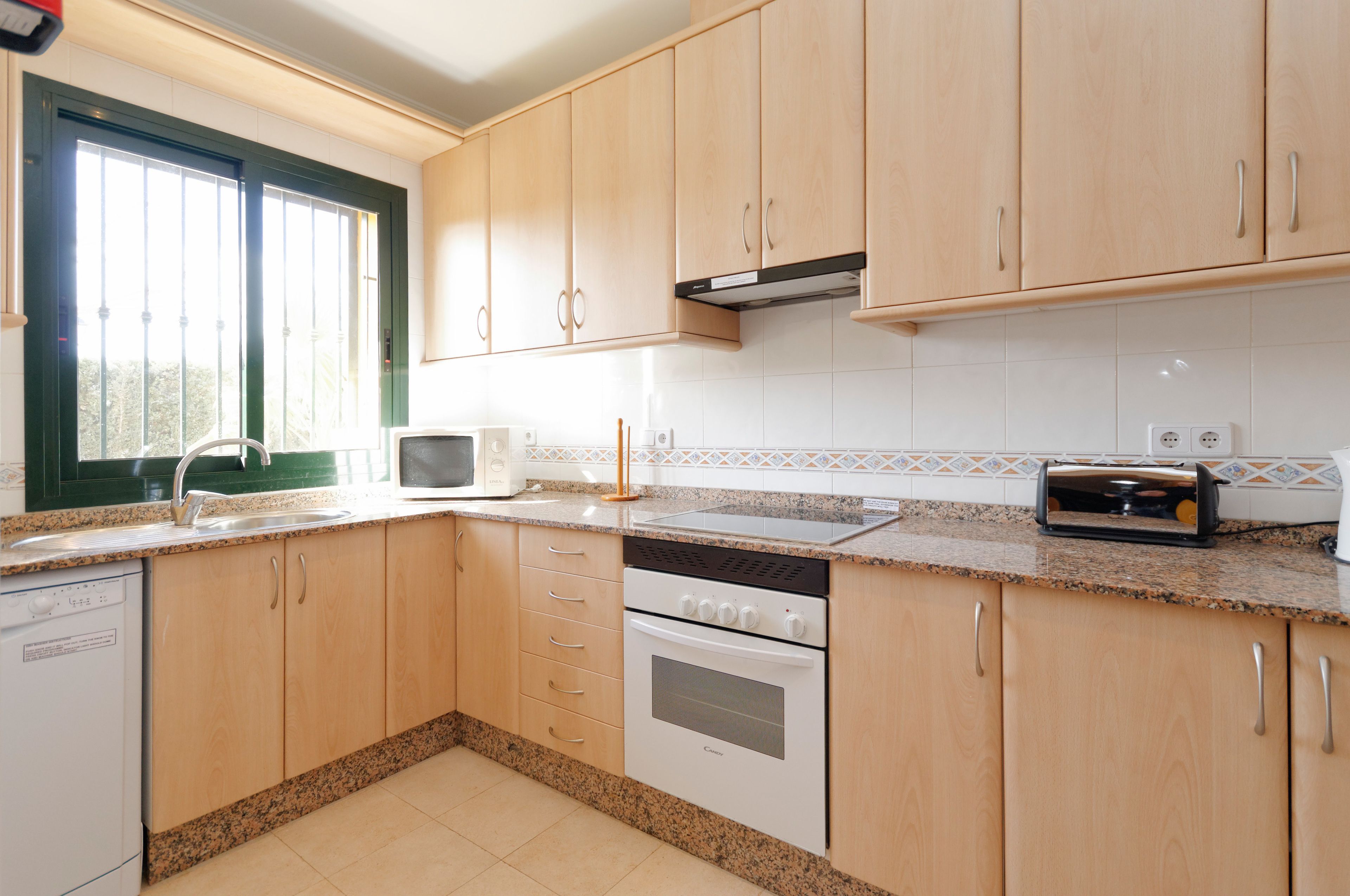 duplex, 3 bedrooms | private kitchen | full-sized fridge, microwave, oven, stovetop