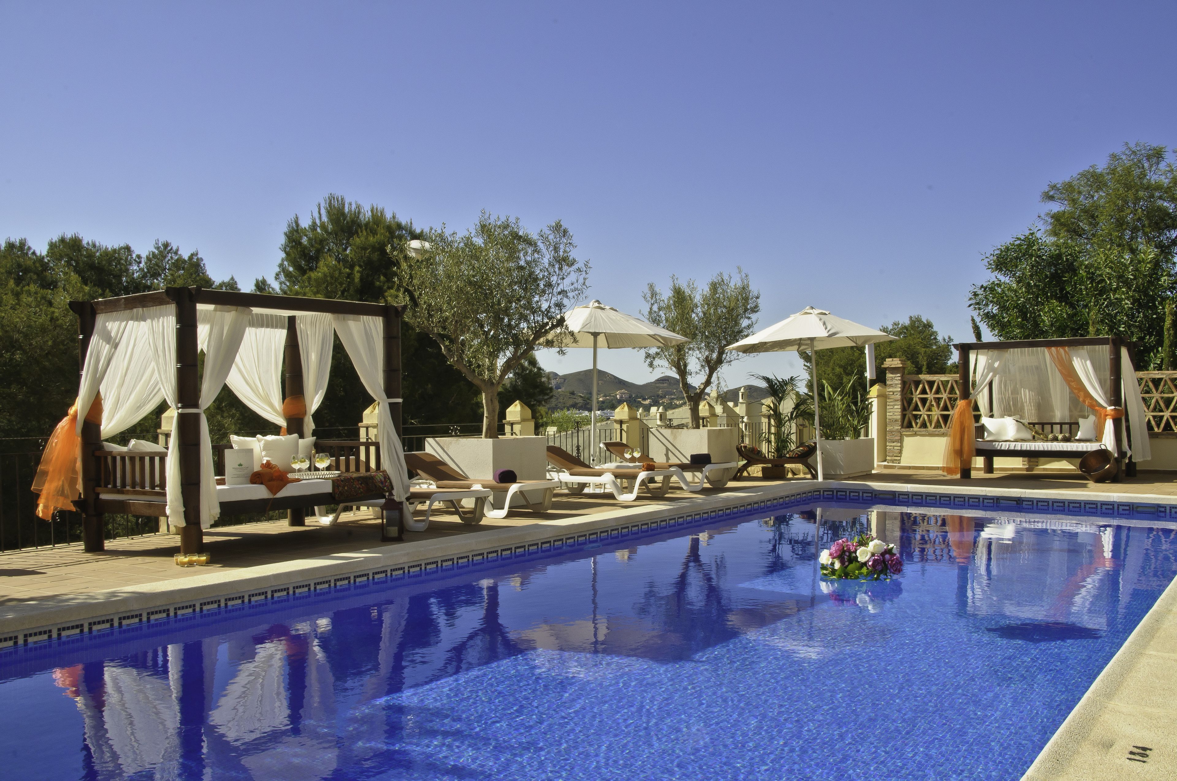 outdoor pool, pool loungers